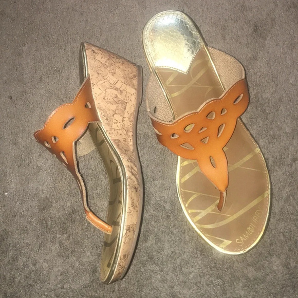 Sam & Libby Cutout Wedge Sandals Cognac - Picture 3 of 7